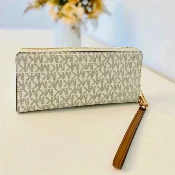 Michael Kors jet set large continental wallet vanilla new - Picture 2 of 5